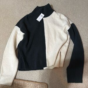 Navy and cream Abercrombie and Fitch sweater